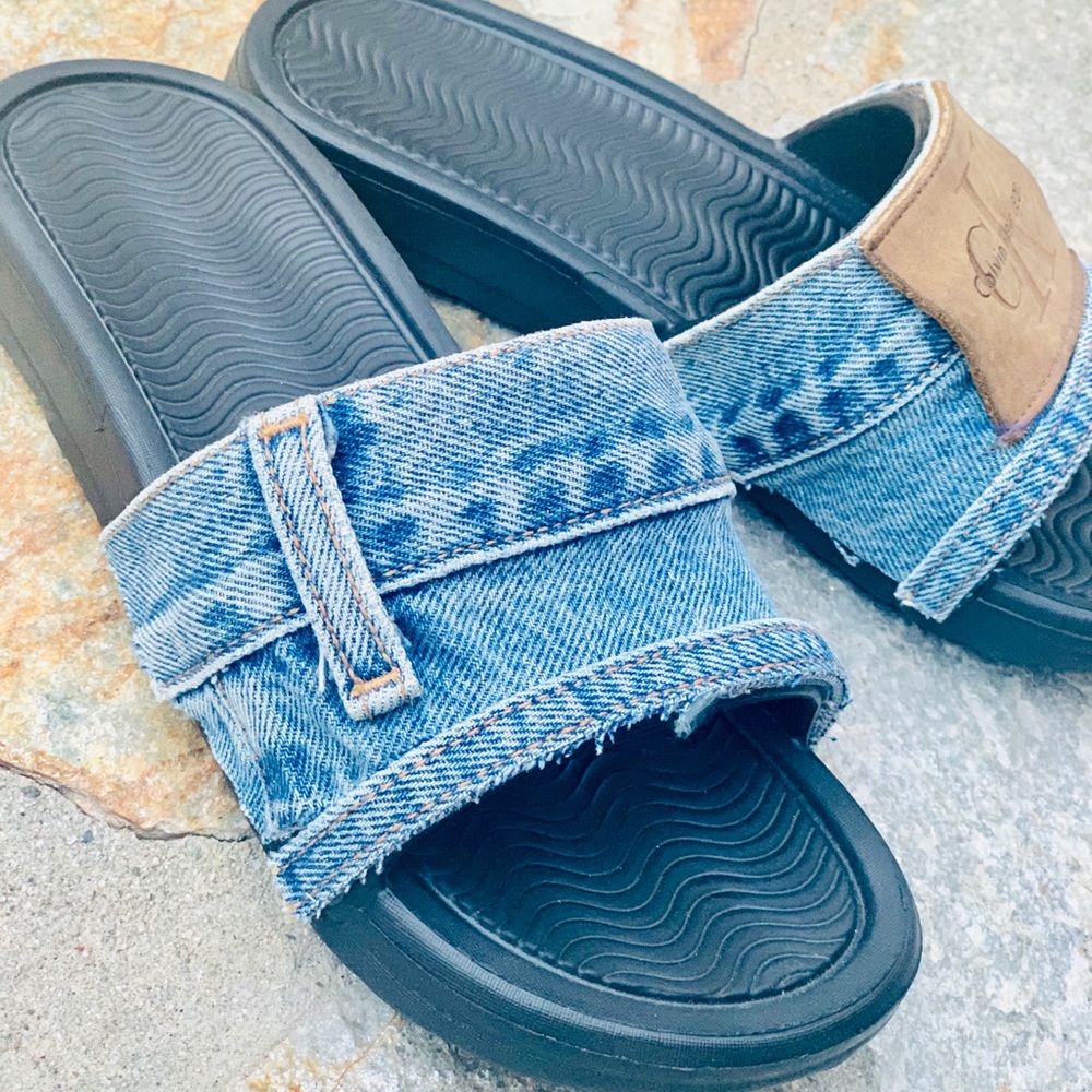 Calvin Klein Slides - Picture 3 of 6